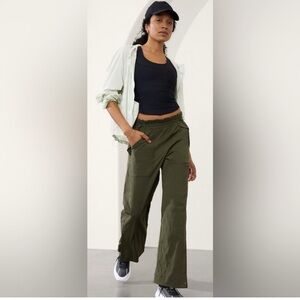 Athleta Trekkie High-Rise Parachute Pants Women’s Size 4 Aspen Olive